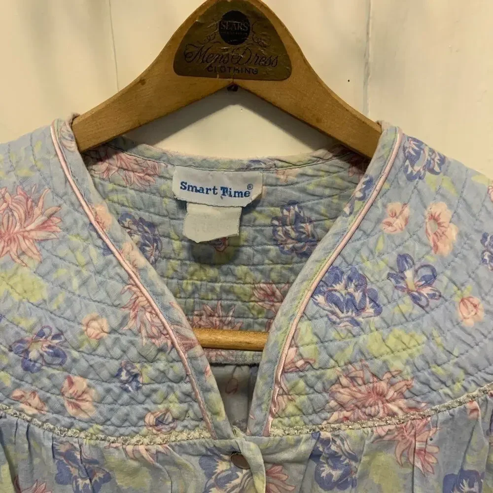 Vintage smart time classic floral housecoat!